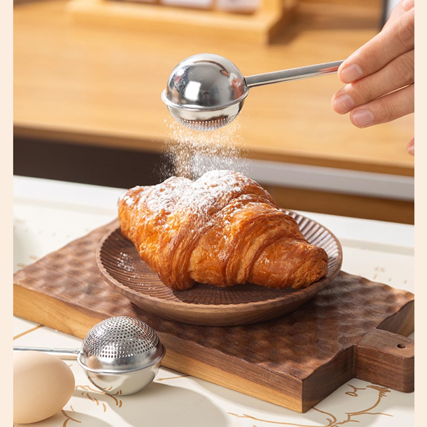 Powdered Sugar Shaker Duster Mini Sifter Flour Duster, 18/8 304 Stainless Steel Spring Operated Handle